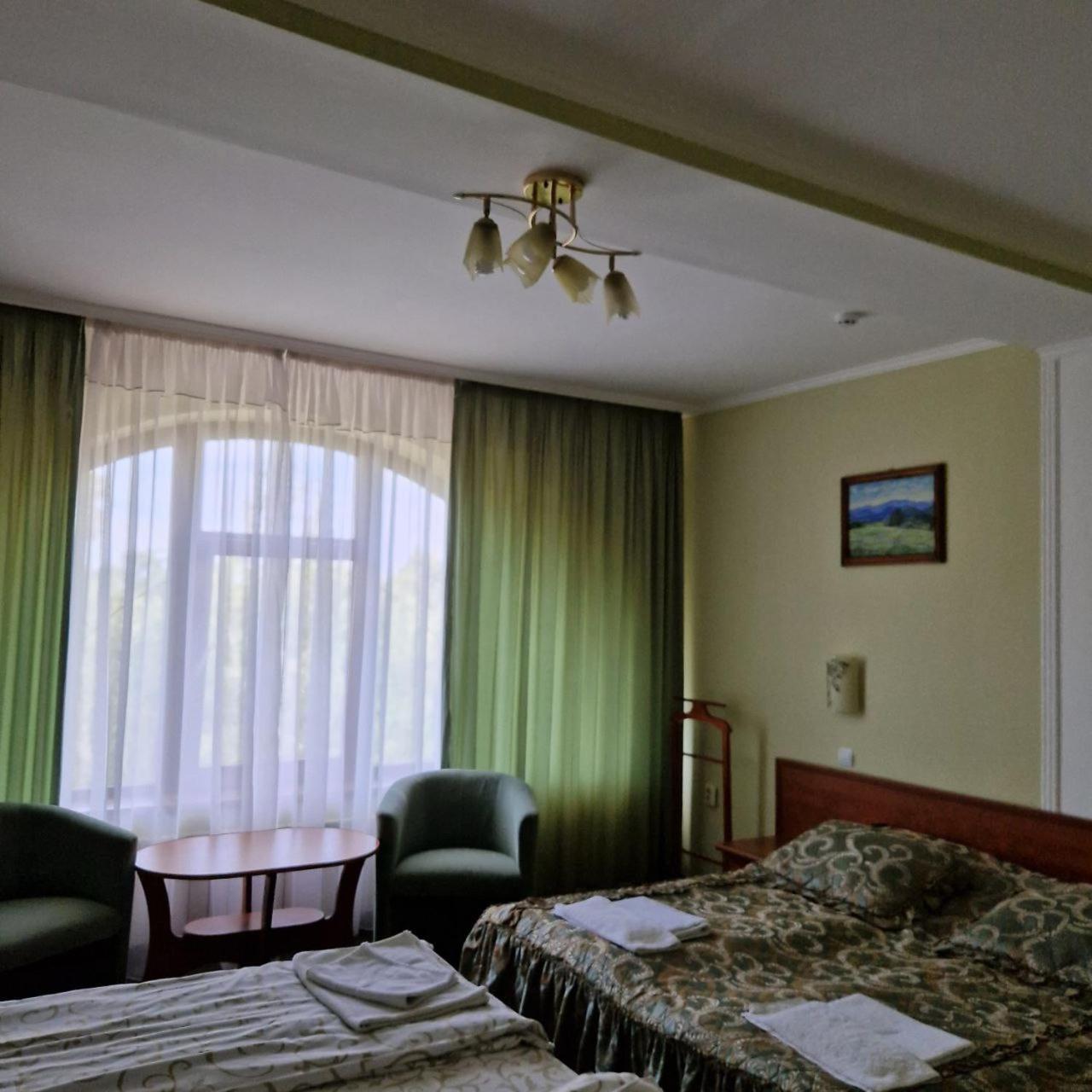Hotel Helikon Yanoshi ภายนอก รูปภาพ
