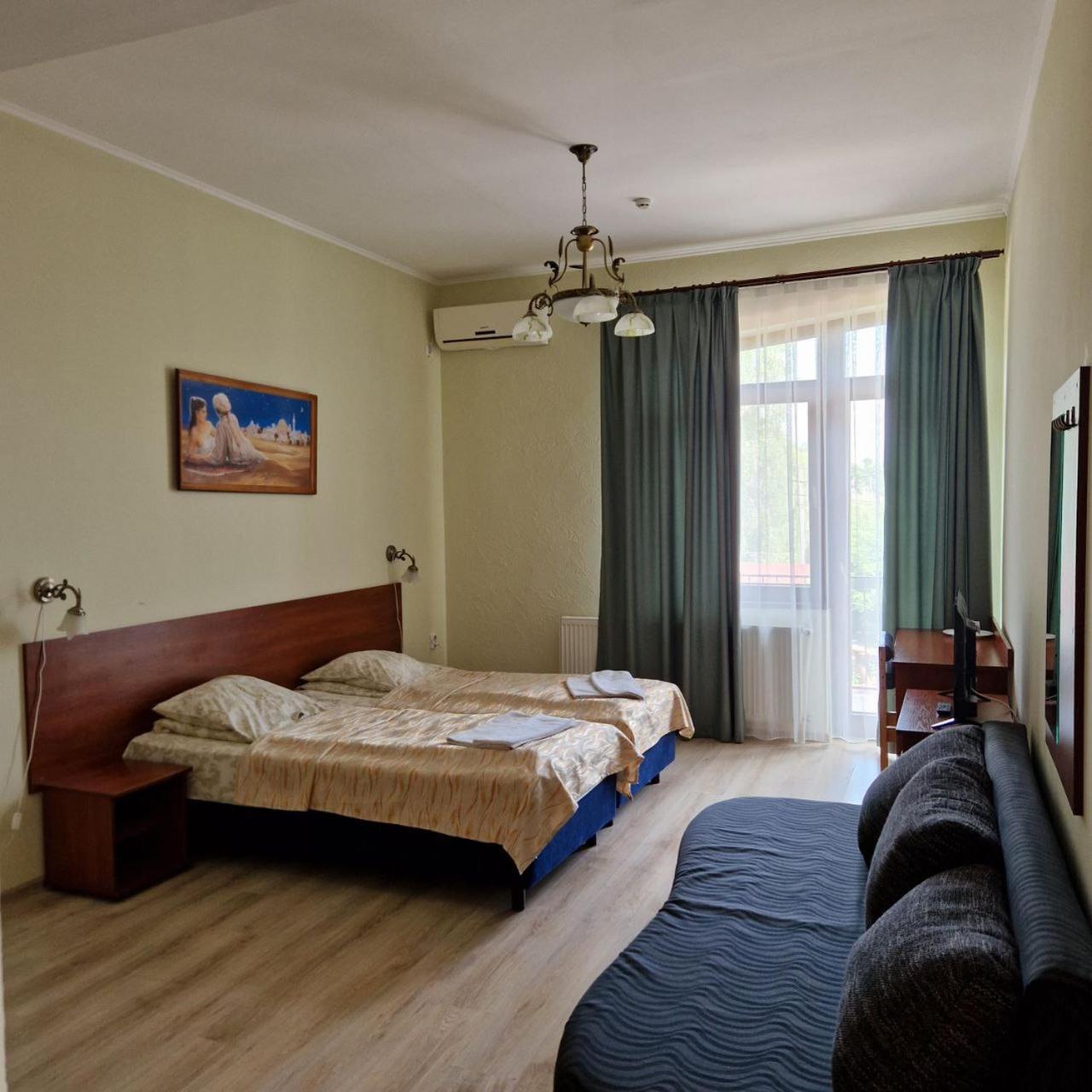 Hotel Helikon Yanoshi ภายนอก รูปภาพ