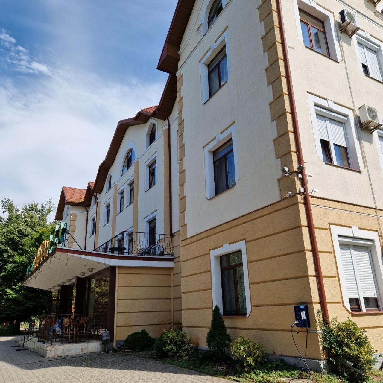 Hotel Helikon Yanoshi ภายนอก รูปภาพ