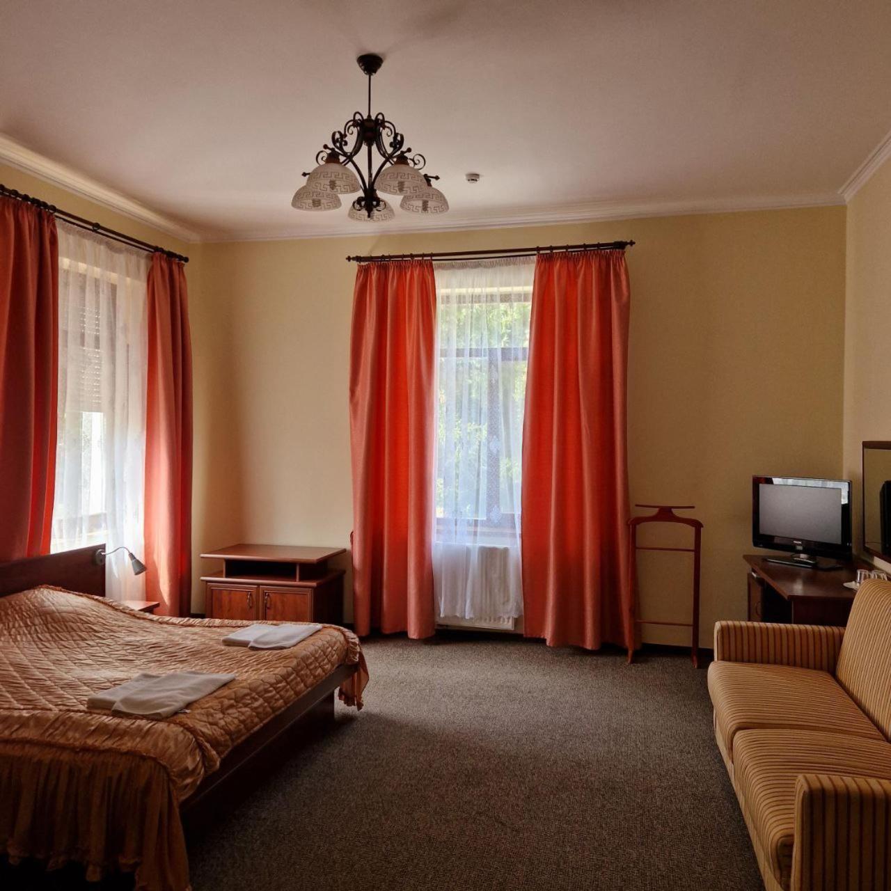 Hotel Helikon Yanoshi ภายนอก รูปภาพ