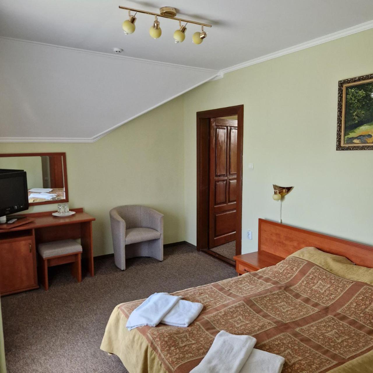 Hotel Helikon Yanoshi ภายนอก รูปภาพ