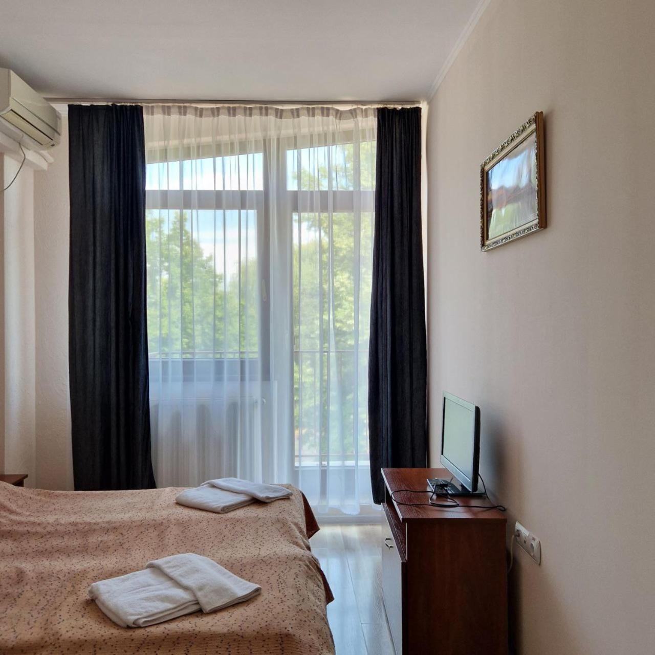 Hotel Helikon Yanoshi ภายนอก รูปภาพ