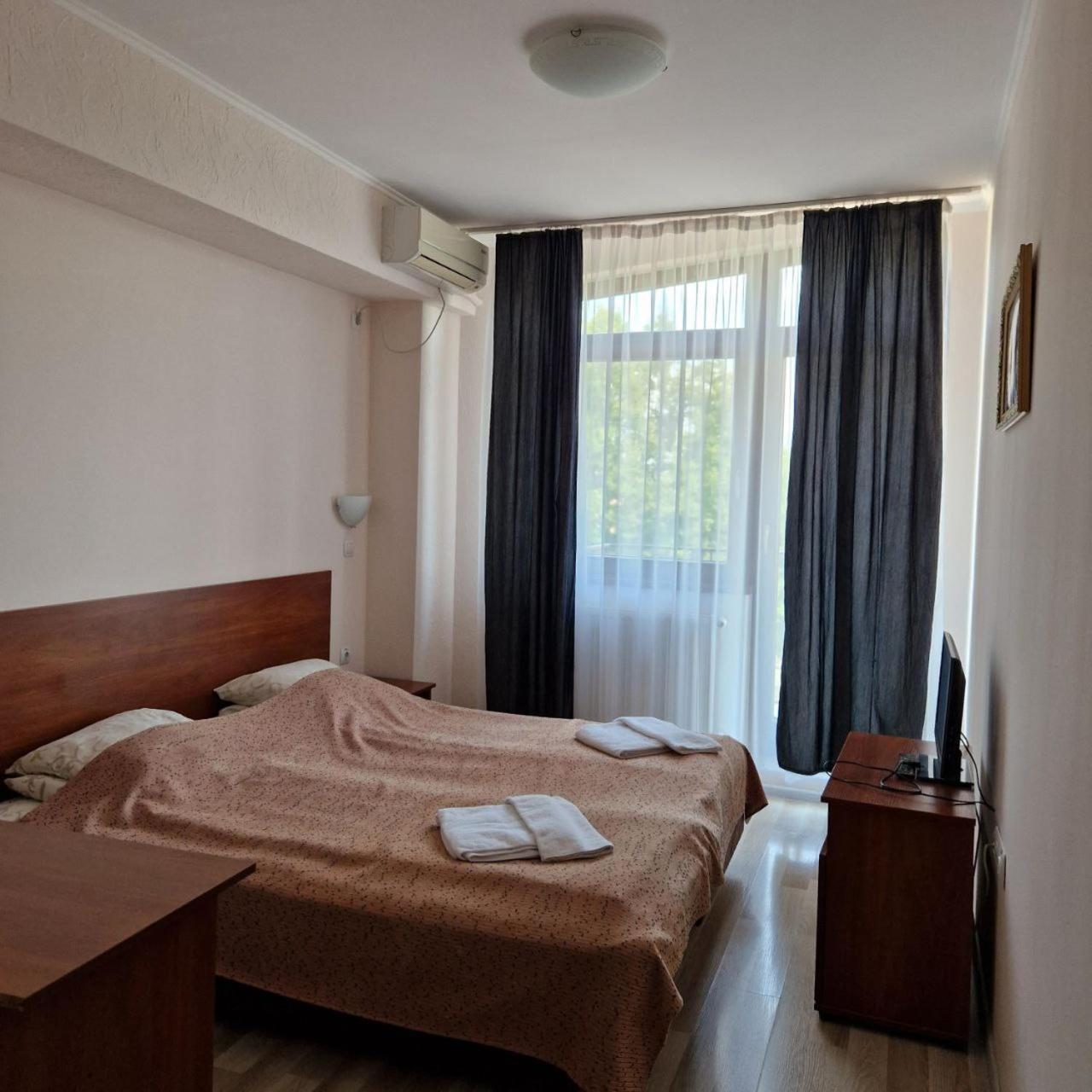 Hotel Helikon Yanoshi ภายนอก รูปภาพ