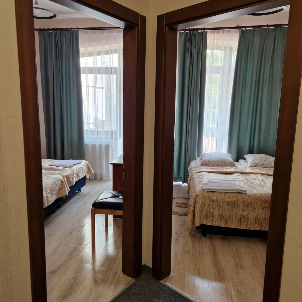 Hotel Helikon Yanoshi ภายนอก รูปภาพ