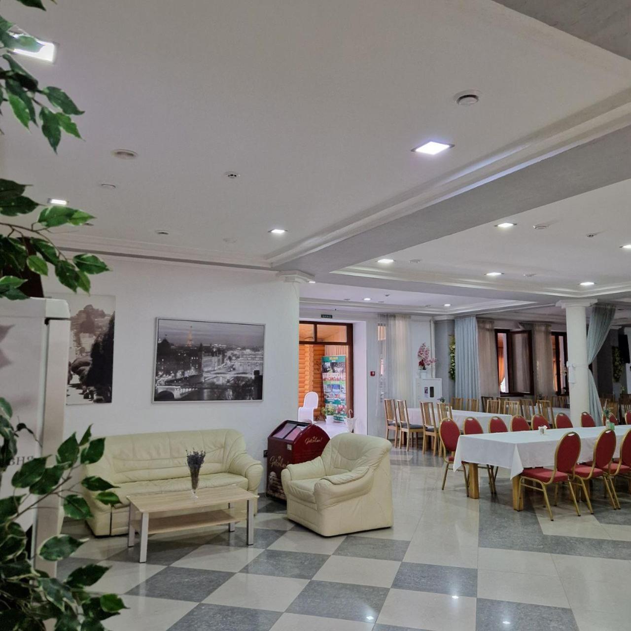 Hotel Helikon Yanoshi ภายนอก รูปภาพ