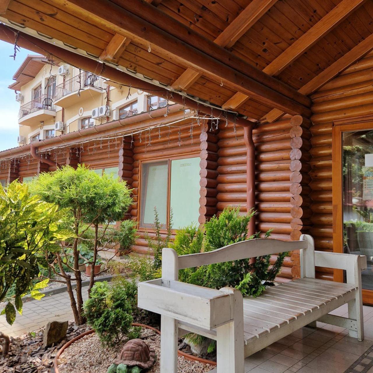 Hotel Helikon Yanoshi ภายนอก รูปภาพ