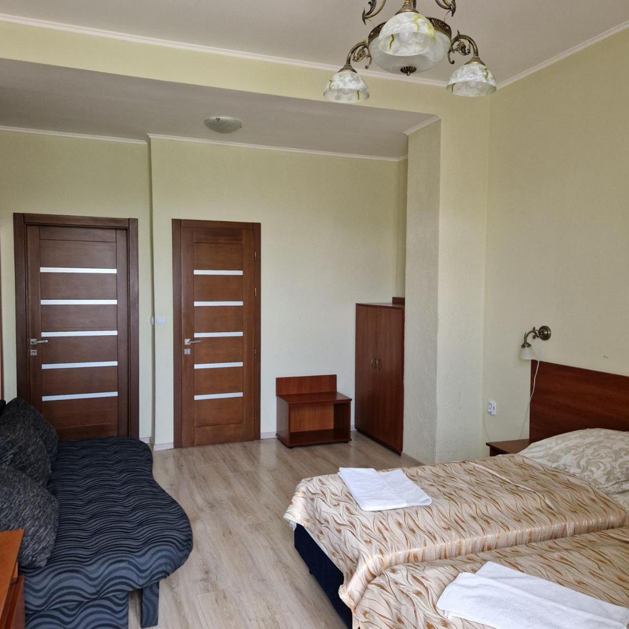 Hotel Helikon Yanoshi ภายนอก รูปภาพ