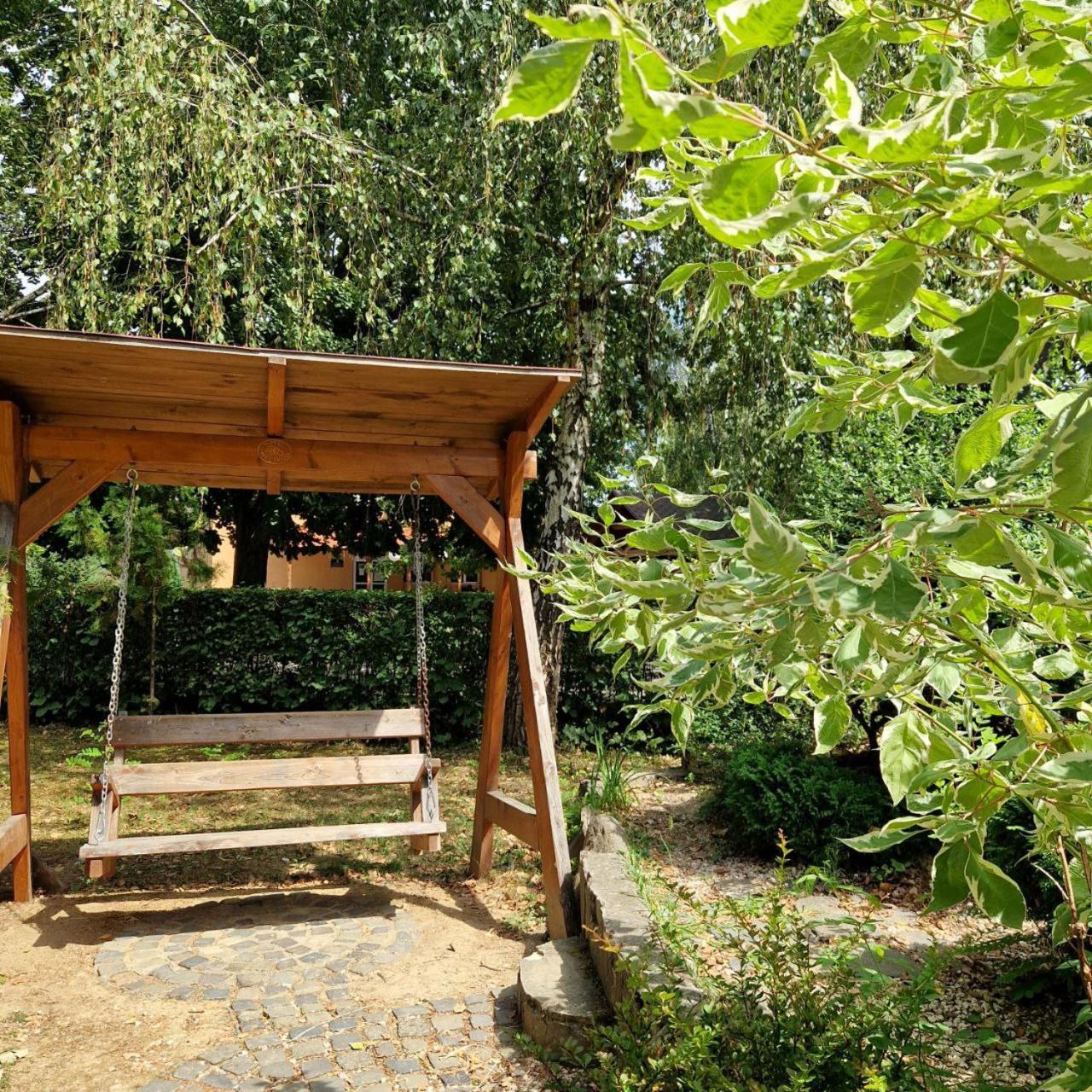 Hotel Helikon Yanoshi ภายนอก รูปภาพ