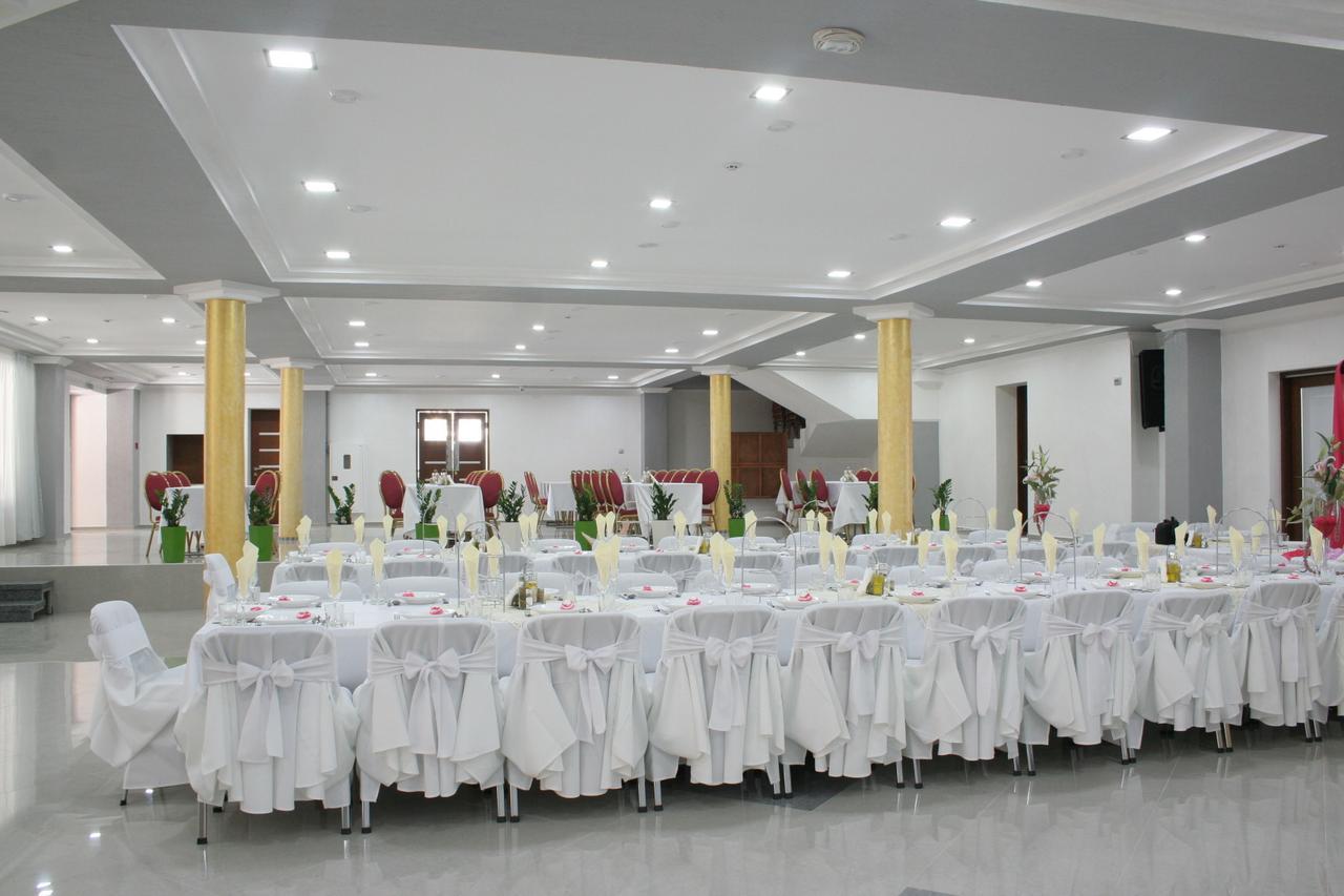 Hotel Helikon Yanoshi ภายนอก รูปภาพ