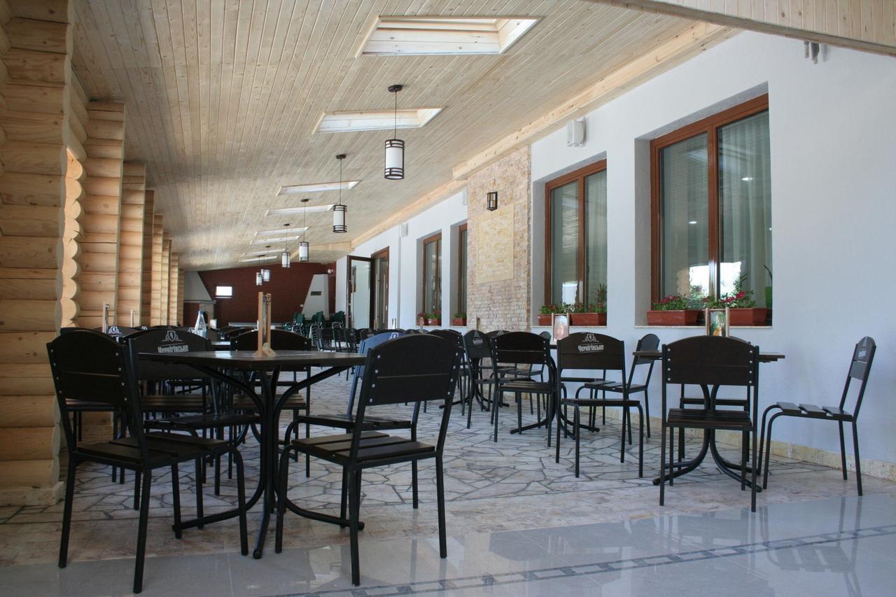 Hotel Helikon Yanoshi ภายนอก รูปภาพ