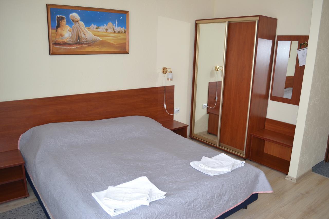 Hotel Helikon Yanoshi ภายนอก รูปภาพ