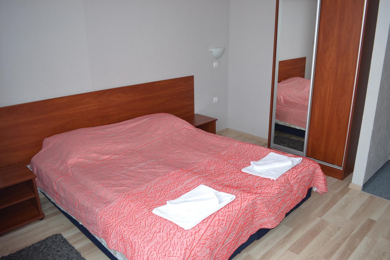 Hotel Helikon Yanoshi ภายนอก รูปภาพ