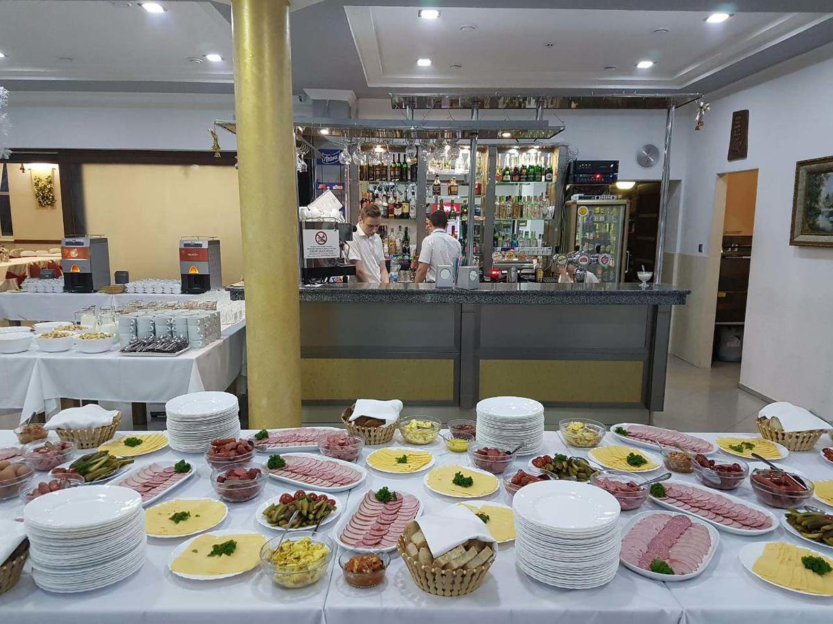 Hotel Helikon Yanoshi ภายนอก รูปภาพ