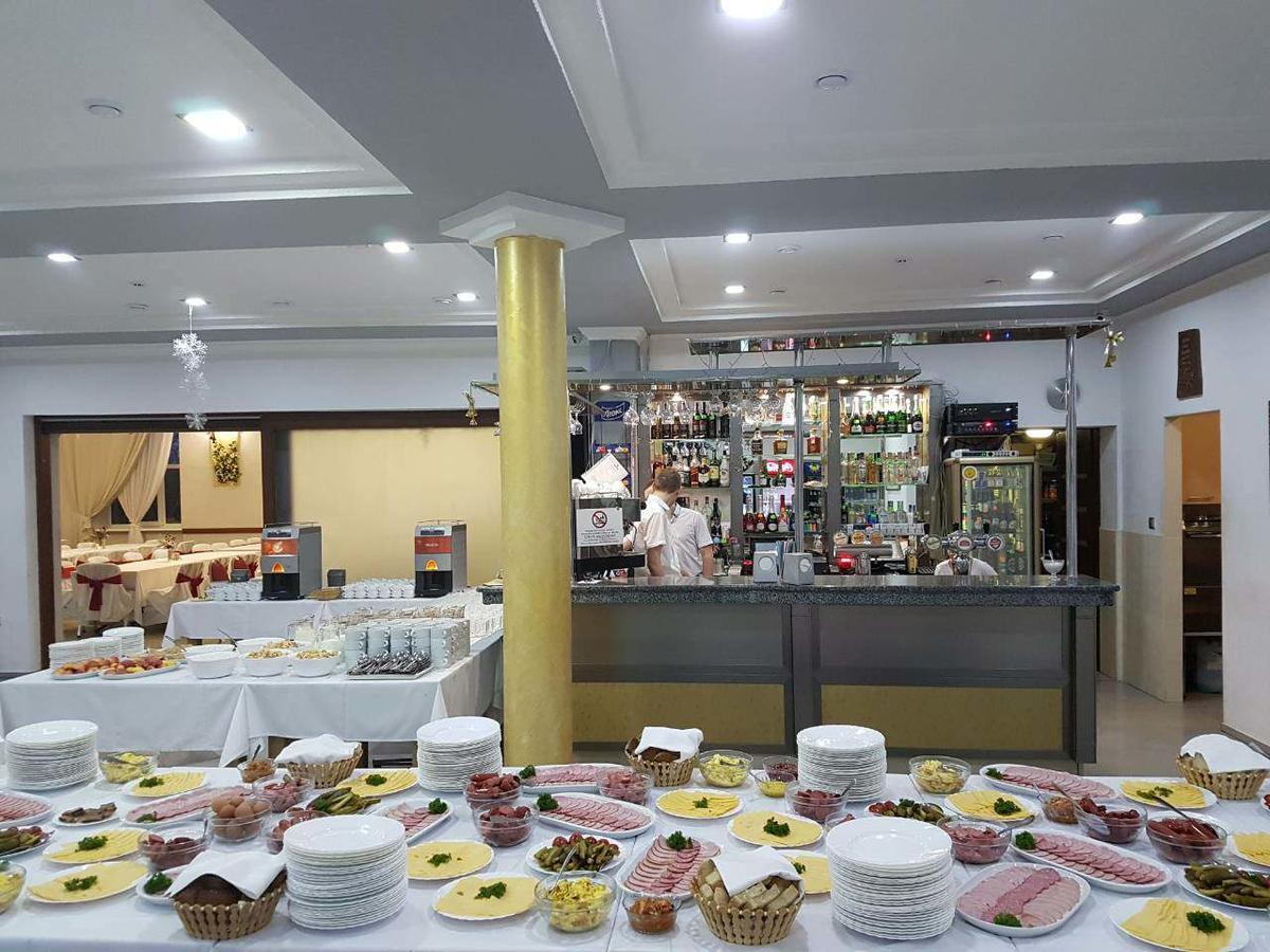 Hotel Helikon Yanoshi ภายนอก รูปภาพ